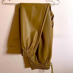 Aarón & amber eco leather pants